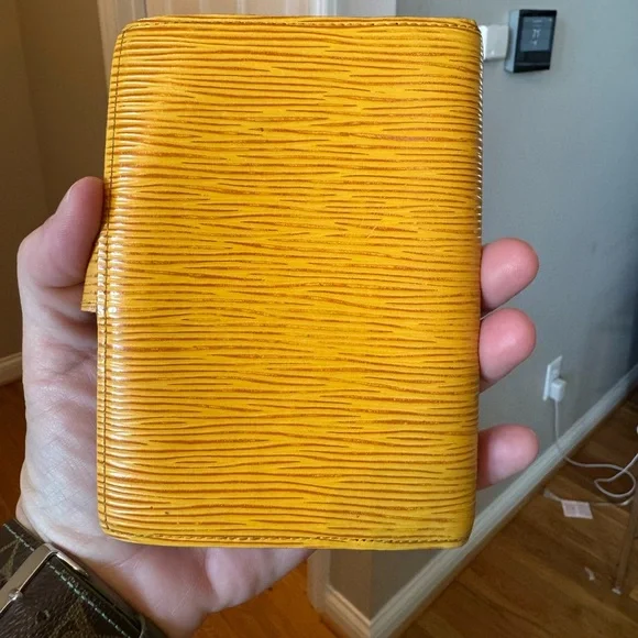 Louis Vuitton - PM Agenda - Yellow Epi - EUC AUTHENTIC - Picture 2 of 7